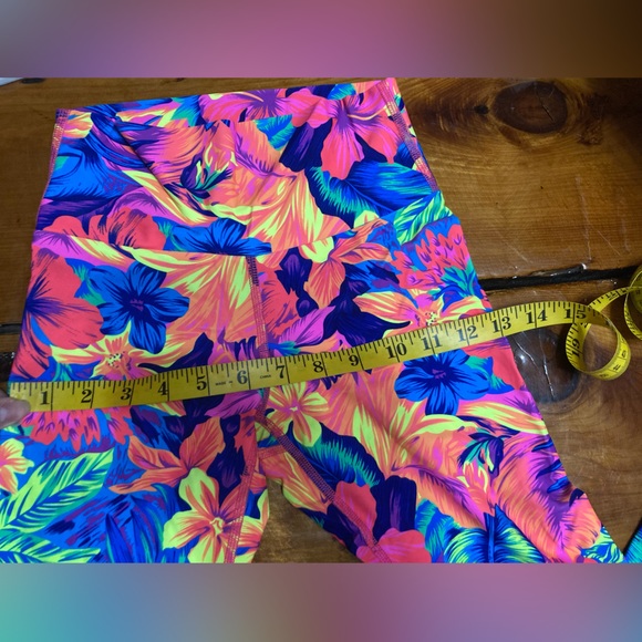 Fused Hawaii leggings/swim pants size medium but fit more like a small - Picture 4 of 7